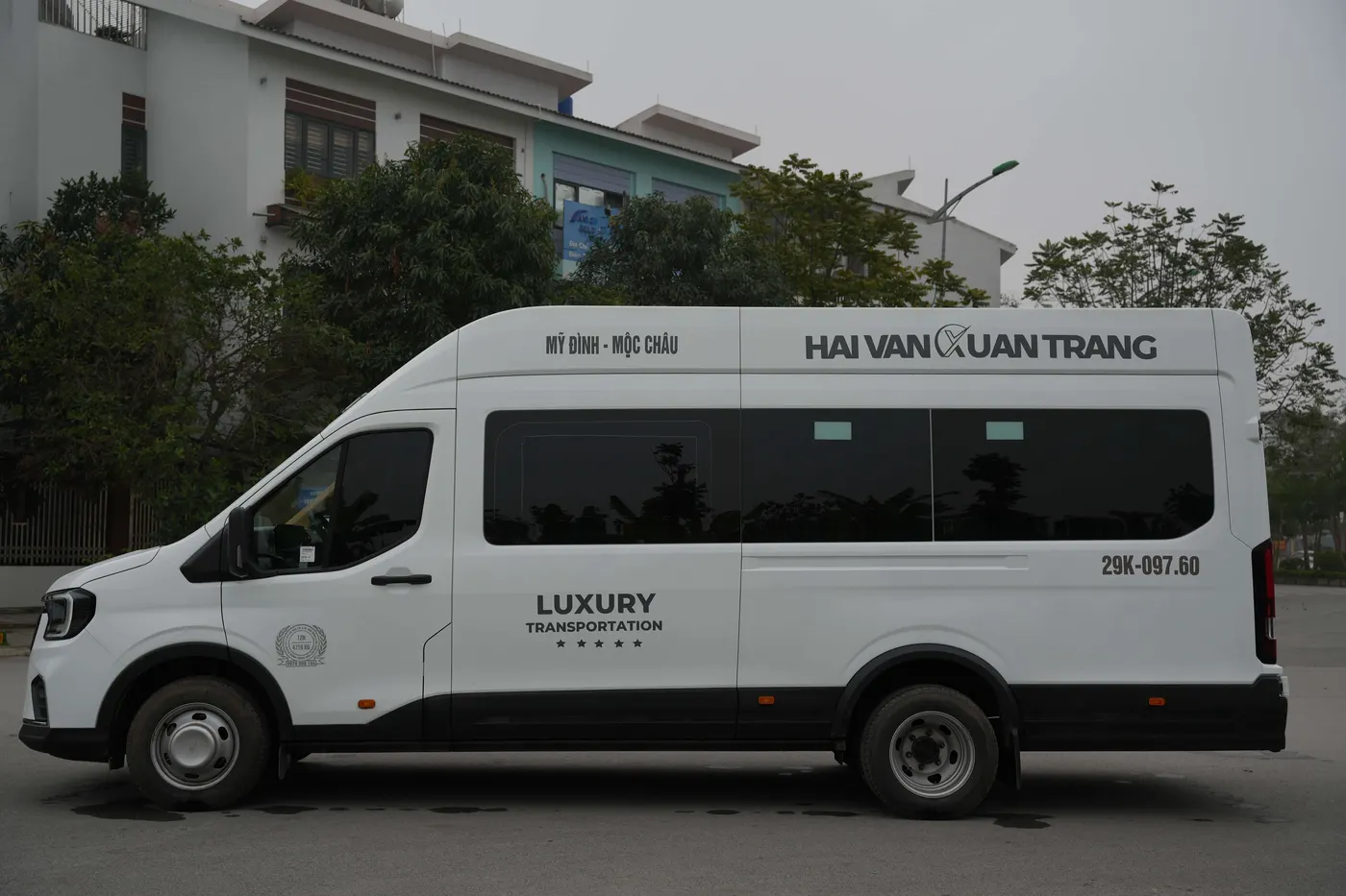 Xe limousine Luxury Hải Vân Xuân Tráng gắn biển tuyến Mỹ Đình – Mộc Châu – Sơn La