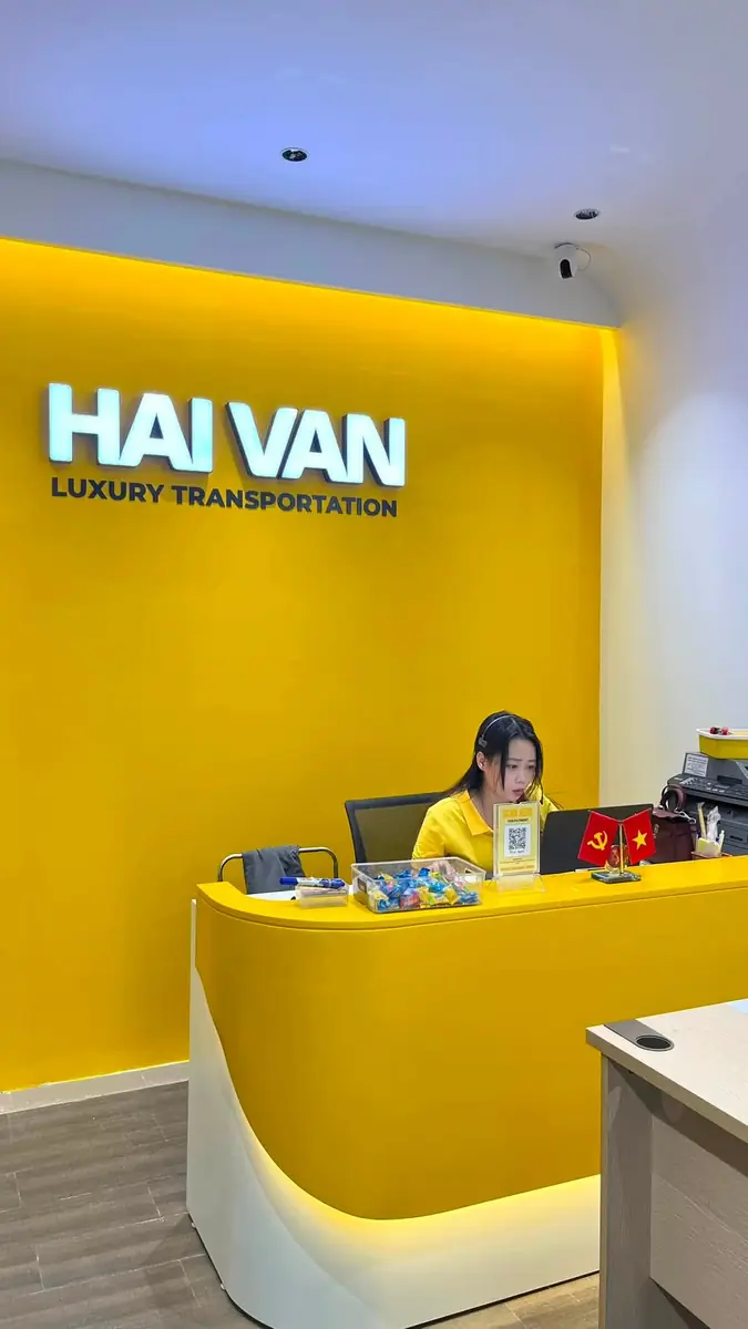 Ticket counter and staff at the 307 Nguyen Van Troi lounge