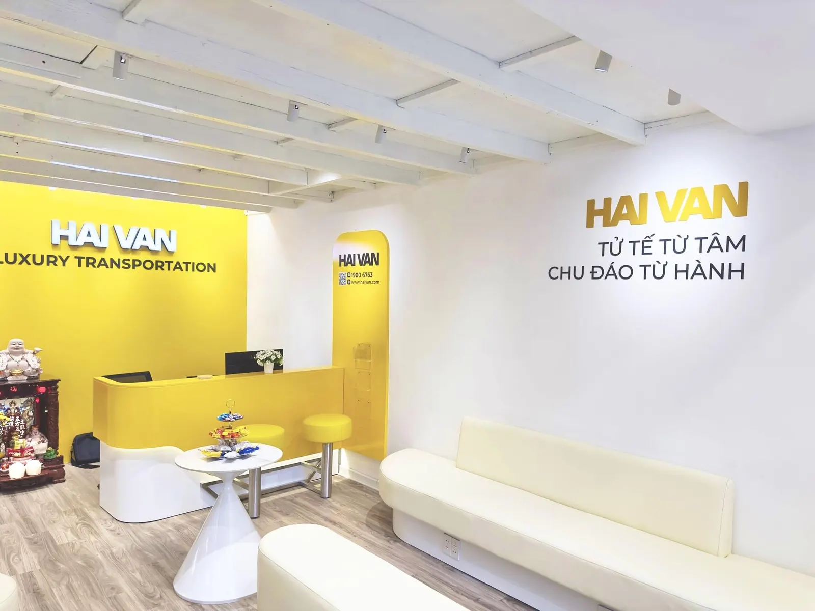 Hai Van lounge at 34 Nguyen Thai Binh, District 1, with seating and a service counter