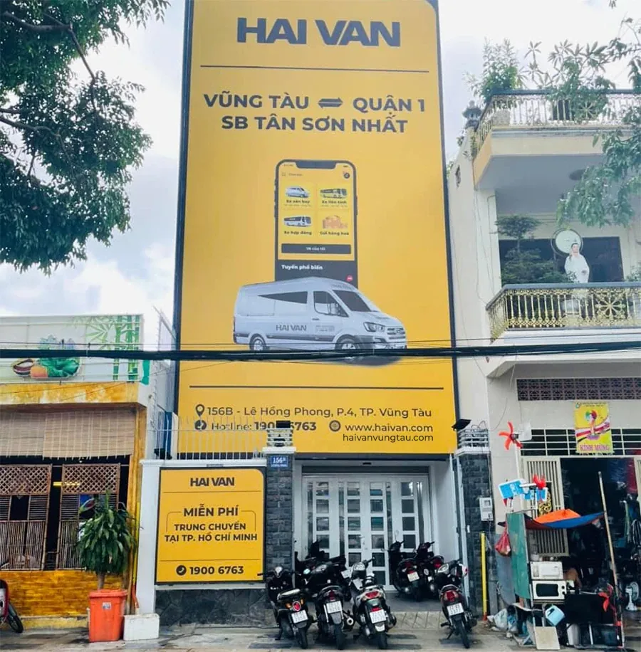 Street front of the Hai Van lounge at 156B Le Hong Phong, Vung Tau